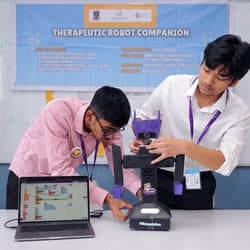 IntelliSTEM classroom and lab gallery photo 2